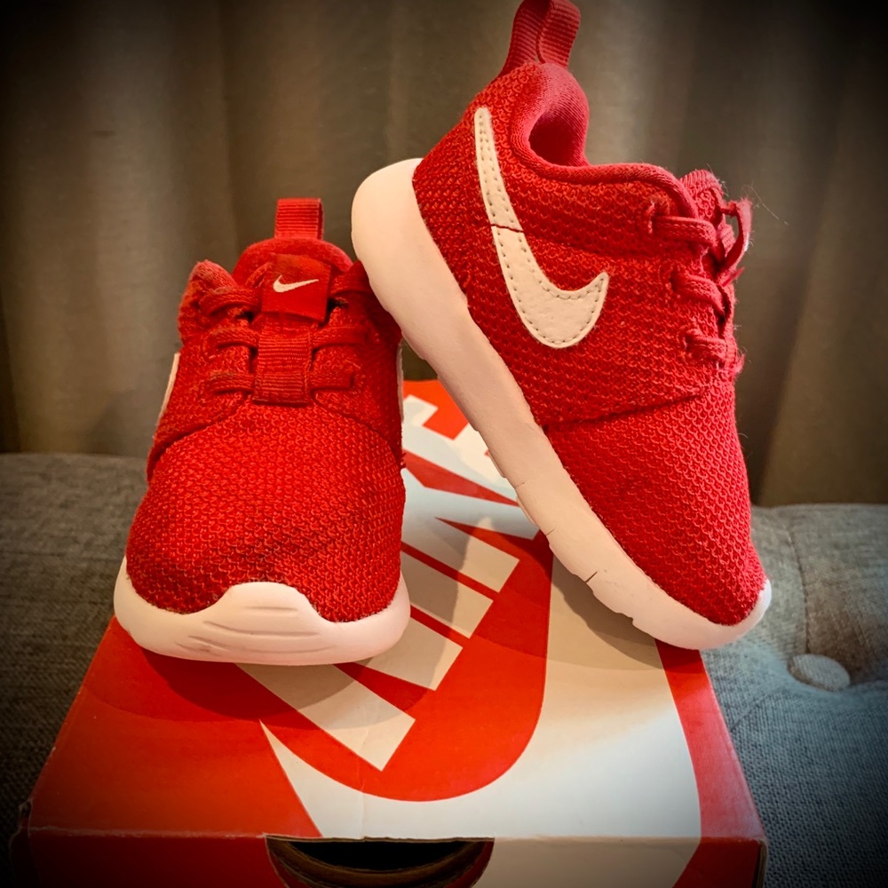 PreLoved. Nike Roshe One Red (Sz 5c) Toddler Shoe